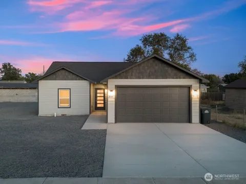 2133 W Peninsula Drive