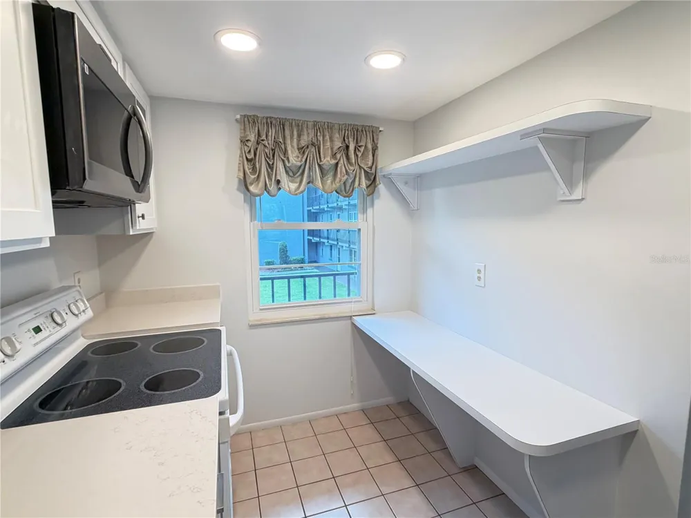333 LAKE HOWARD DRIVE NW #211B Winter Haven, FL 33880