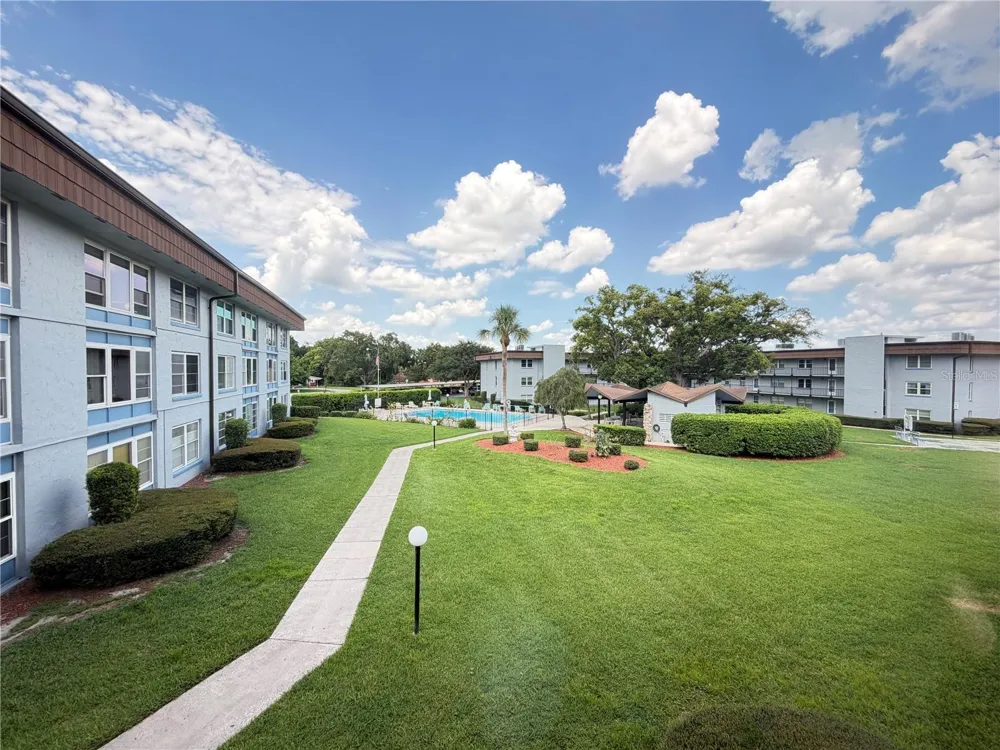 333 LAKE HOWARD DRIVE NW #211B Winter Haven, FL 33880