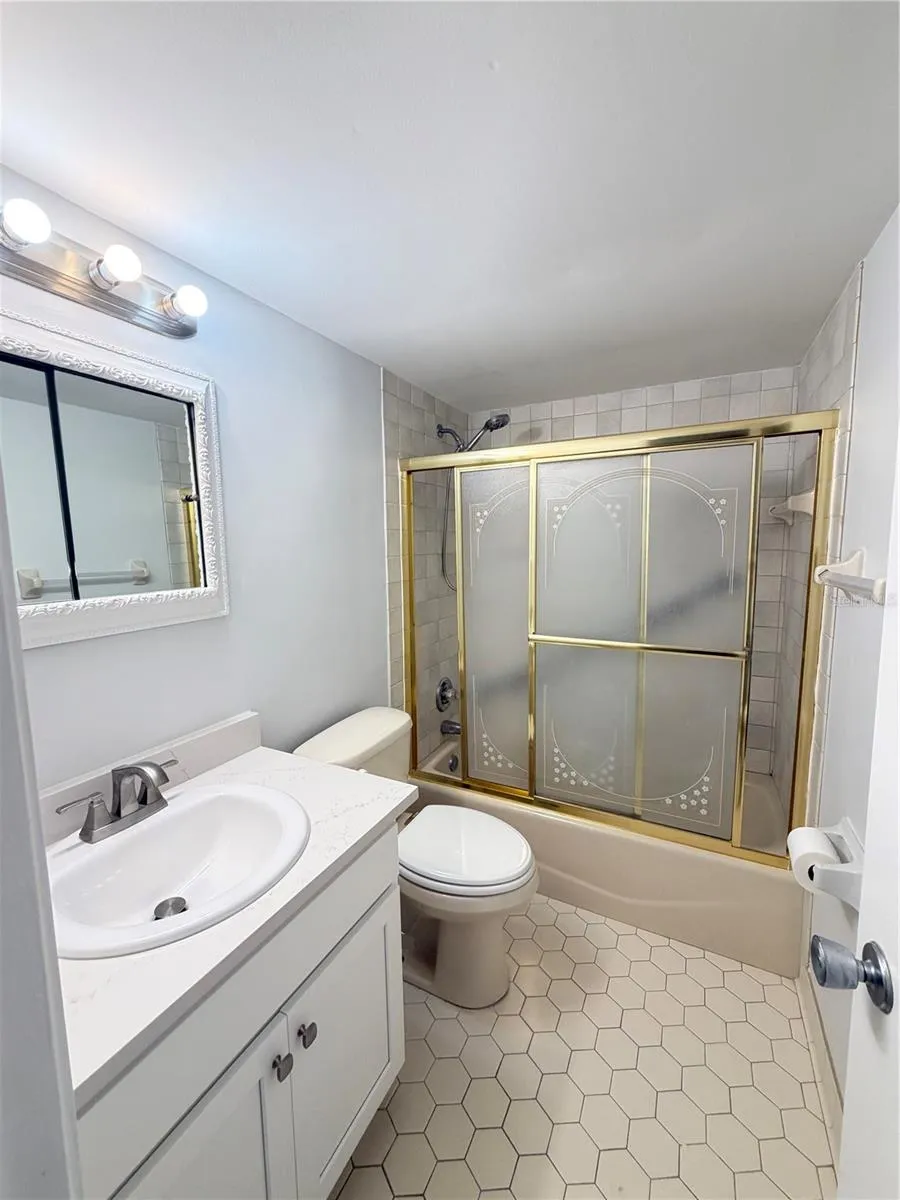 333 LAKE HOWARD DRIVE NW #211B Winter Haven, FL 33880