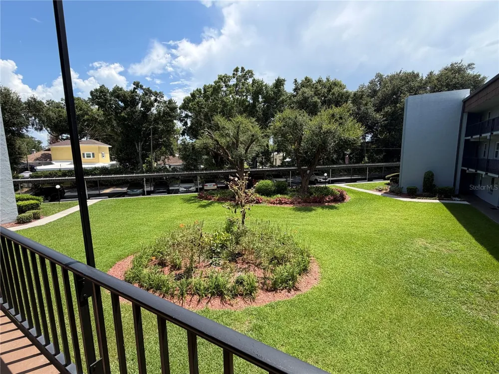 333 LAKE HOWARD DRIVE NW #211B Winter Haven, FL 33880