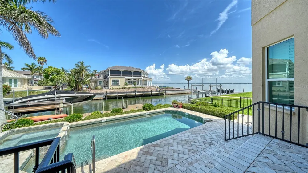 657 HALYARD LANE Longboat Key, FL 34228