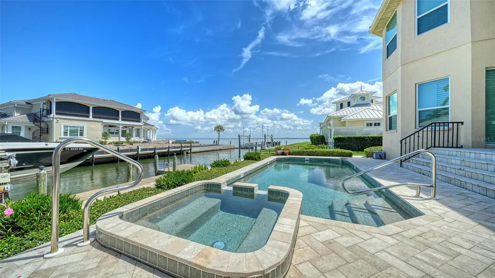657 HALYARD LANE Longboat Key, FL 34228