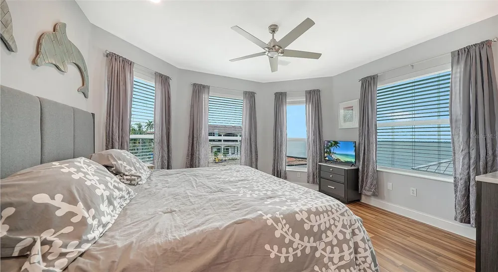 657 HALYARD LANE Longboat Key, FL 34228