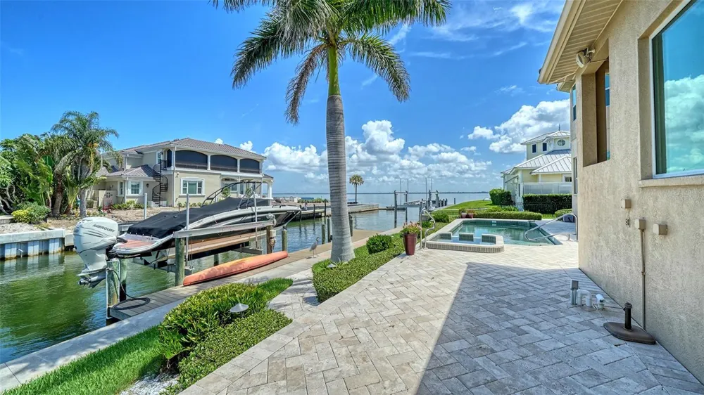 657 HALYARD LANE Longboat Key, FL 34228