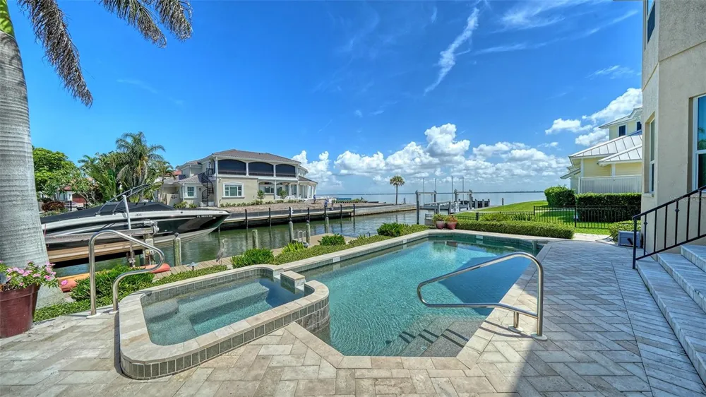 657 HALYARD LANE Longboat Key, FL 34228