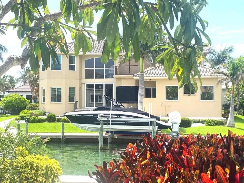 657 HALYARD LANE Longboat Key, FL 34228
