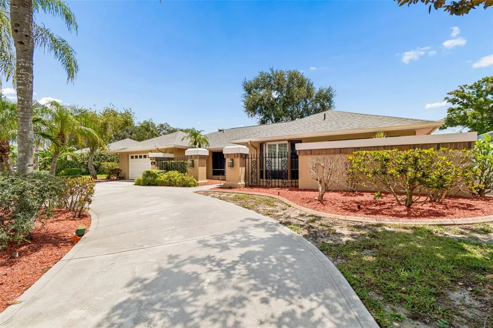 1563 MISTY PLATEAU TRAIL Clearwater, FL 33765