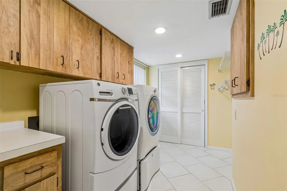 1563 MISTY PLATEAU TRAIL Clearwater, FL 33765