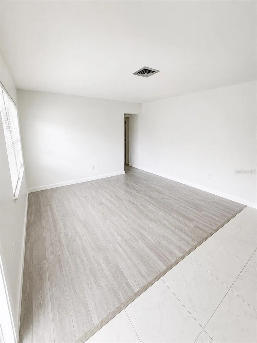 2428 LINWOOD DRIVE Sarasota, FL 34232
