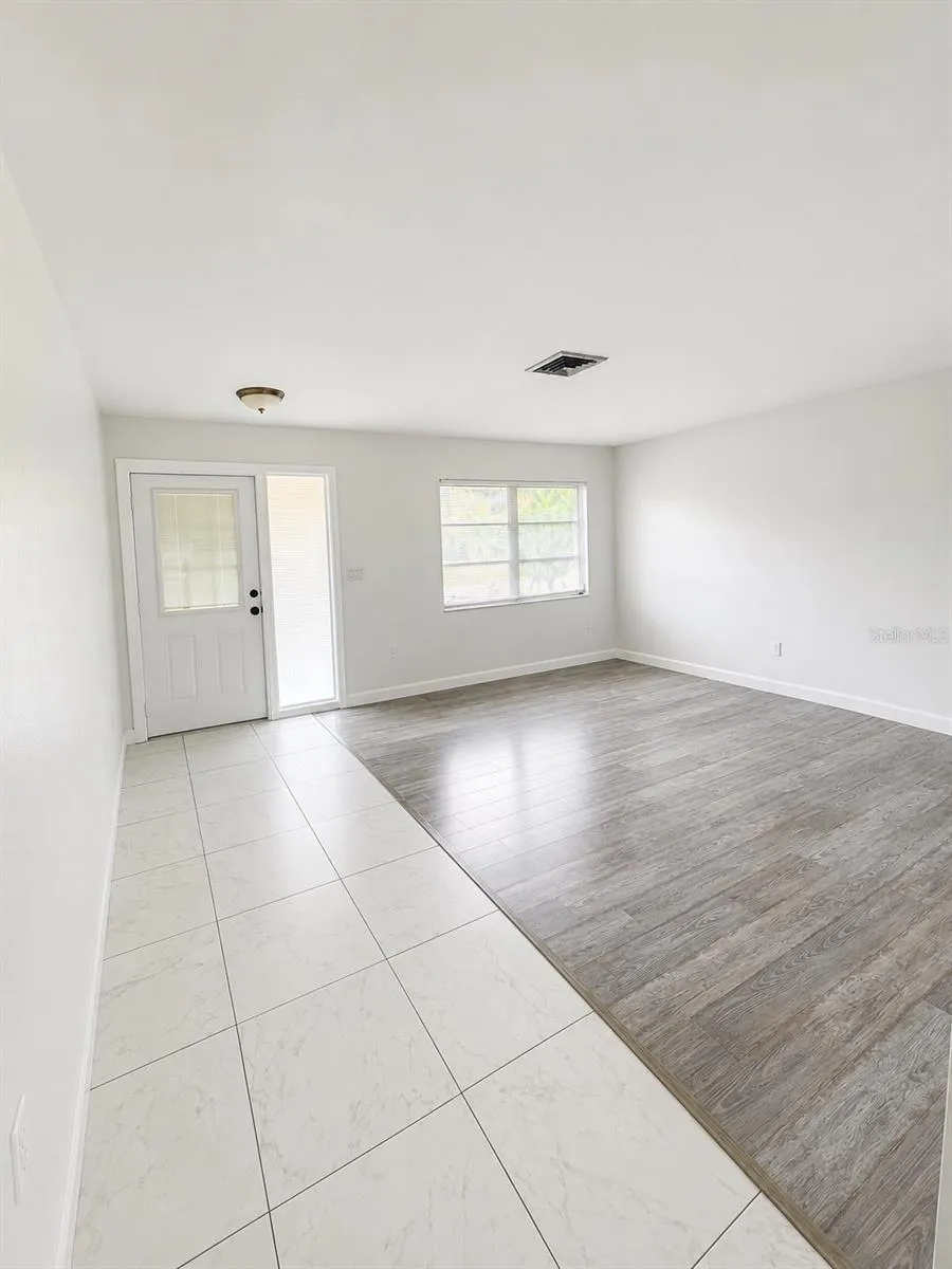 2428 LINWOOD DRIVE Sarasota, FL 34232