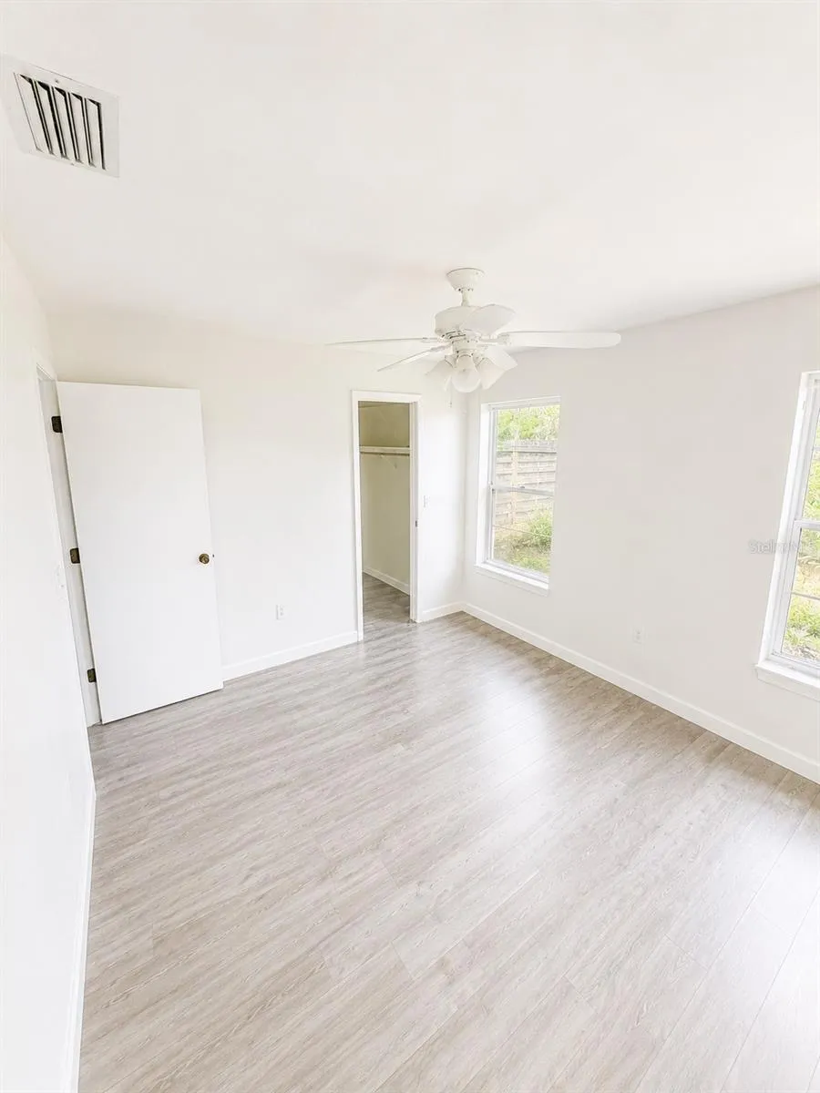 2428 LINWOOD DRIVE Sarasota, FL 34232