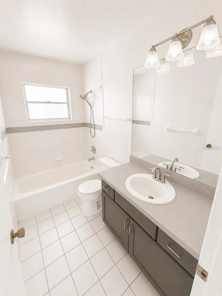 2428 LINWOOD DRIVE Sarasota, FL 34232