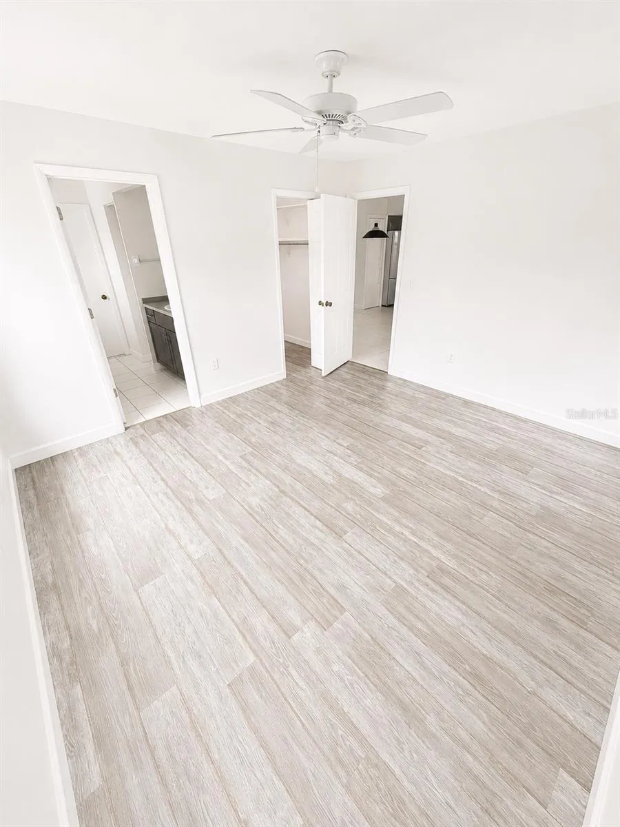 2428 LINWOOD DRIVE Sarasota, FL 34232