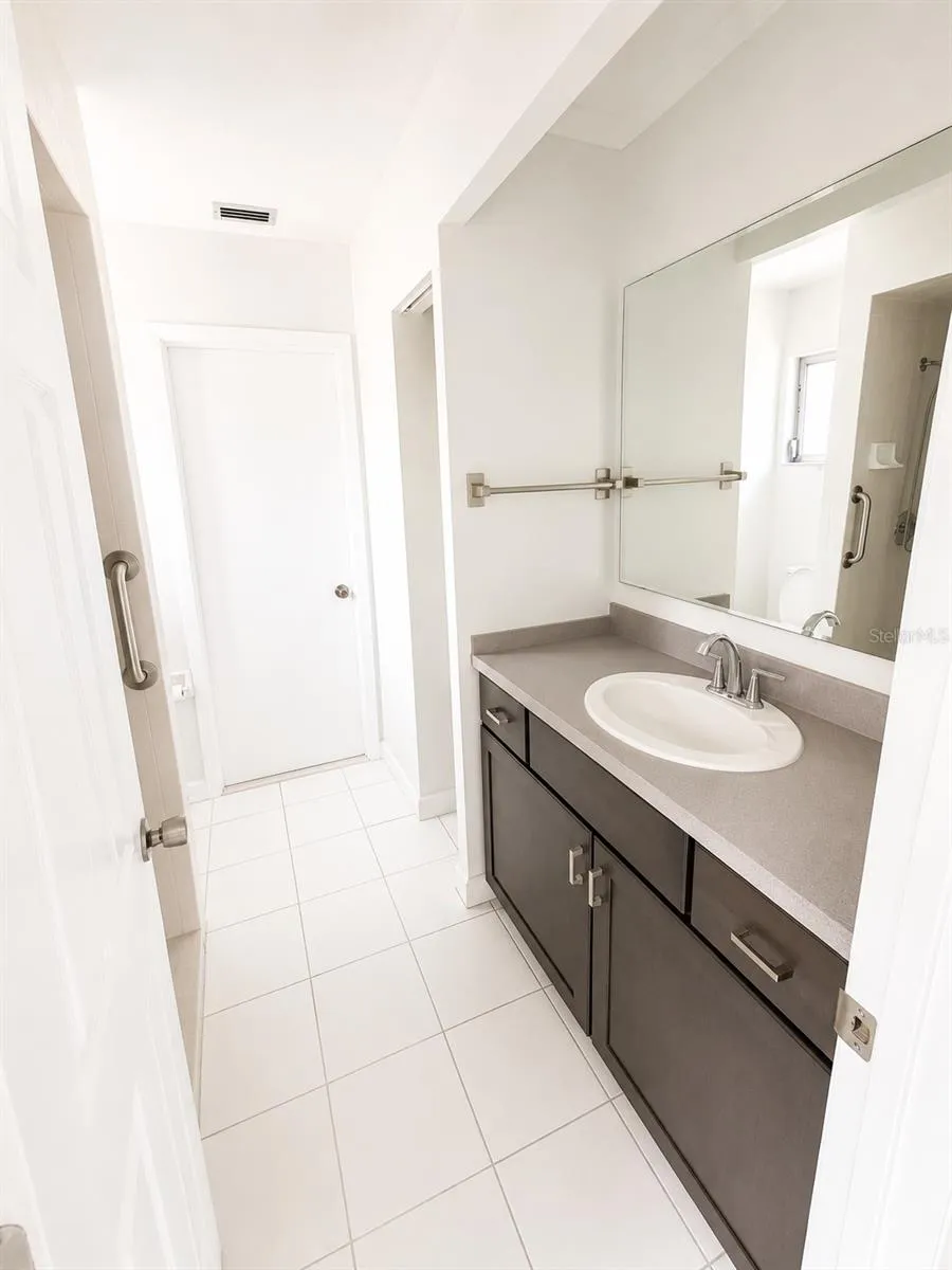 2428 LINWOOD DRIVE Sarasota, FL 34232
