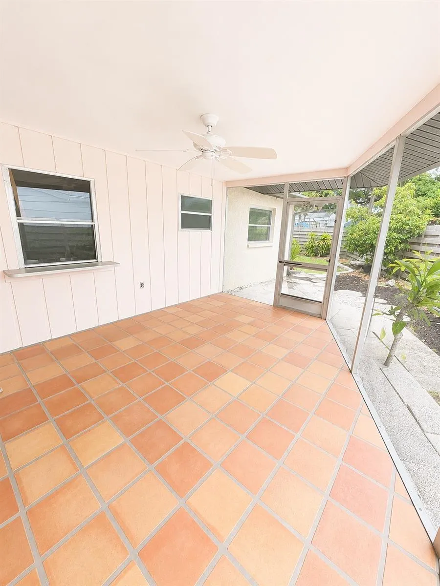 2428 LINWOOD DRIVE Sarasota, FL 34232