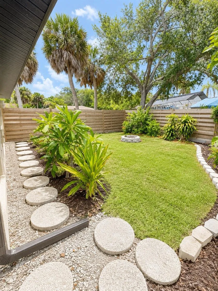 2428 LINWOOD DRIVE Sarasota, FL 34232