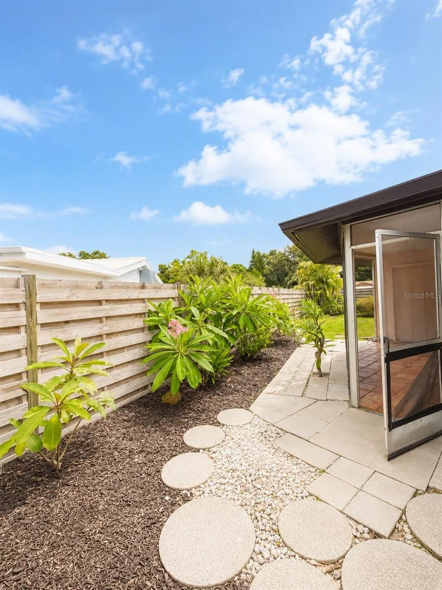 2428 LINWOOD DRIVE Sarasota, FL 34232