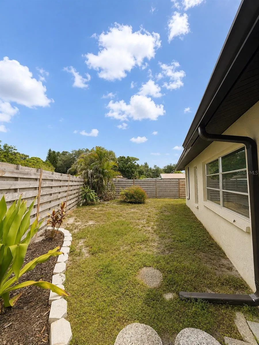 2428 LINWOOD DRIVE Sarasota, FL 34232