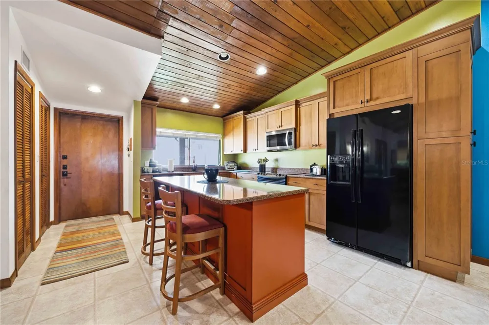 6204 COUNTRY CLUB DRIVE #F24 Lake Wales, FL 33898