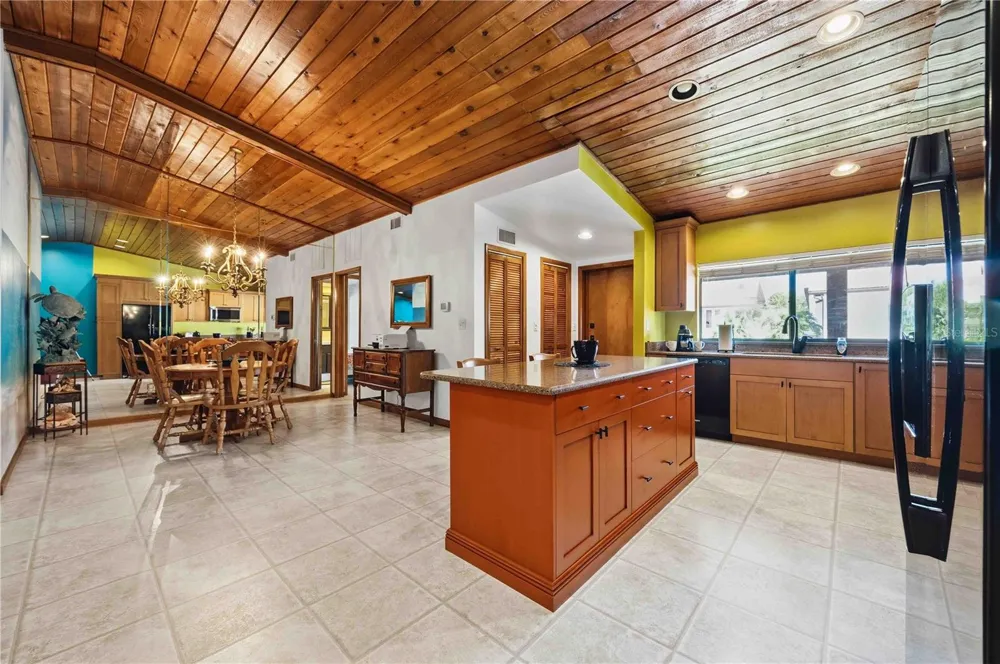 6204 COUNTRY CLUB DRIVE #F24 Lake Wales, FL 33898