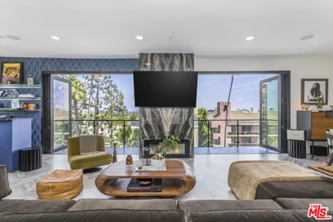 137 Doheny Drive #2