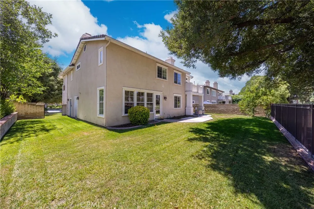 2225 Saratoga Lane Glendora, CA 91741