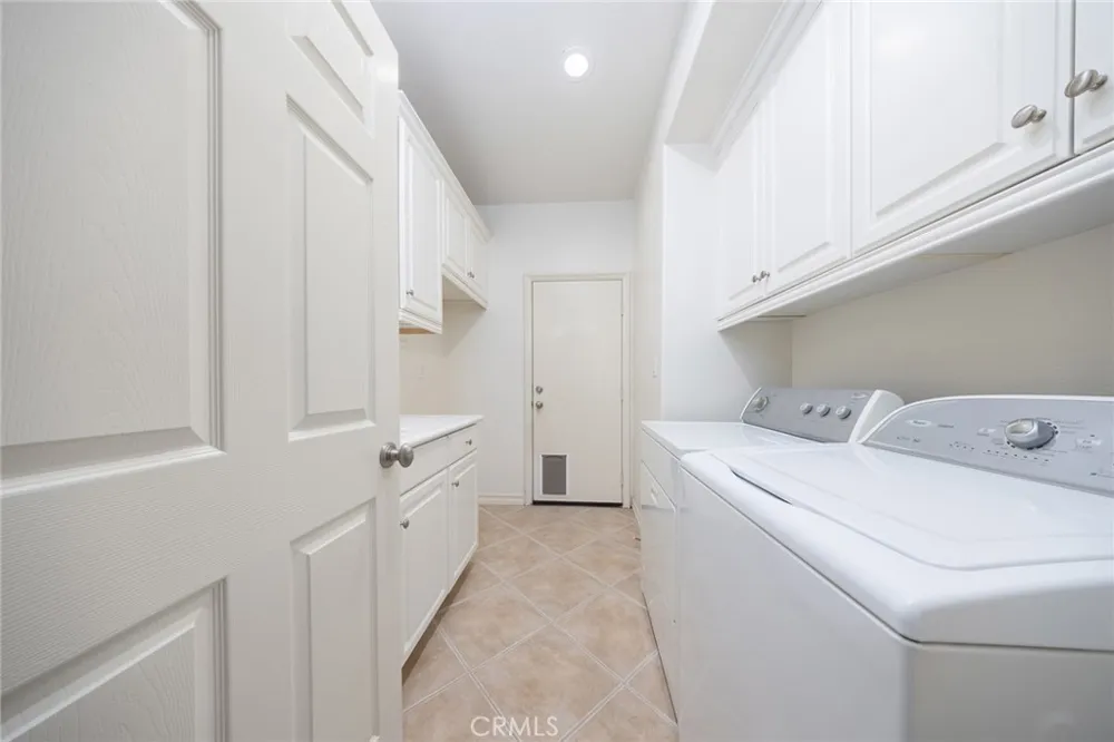 2225 Saratoga Lane Glendora, CA 91741