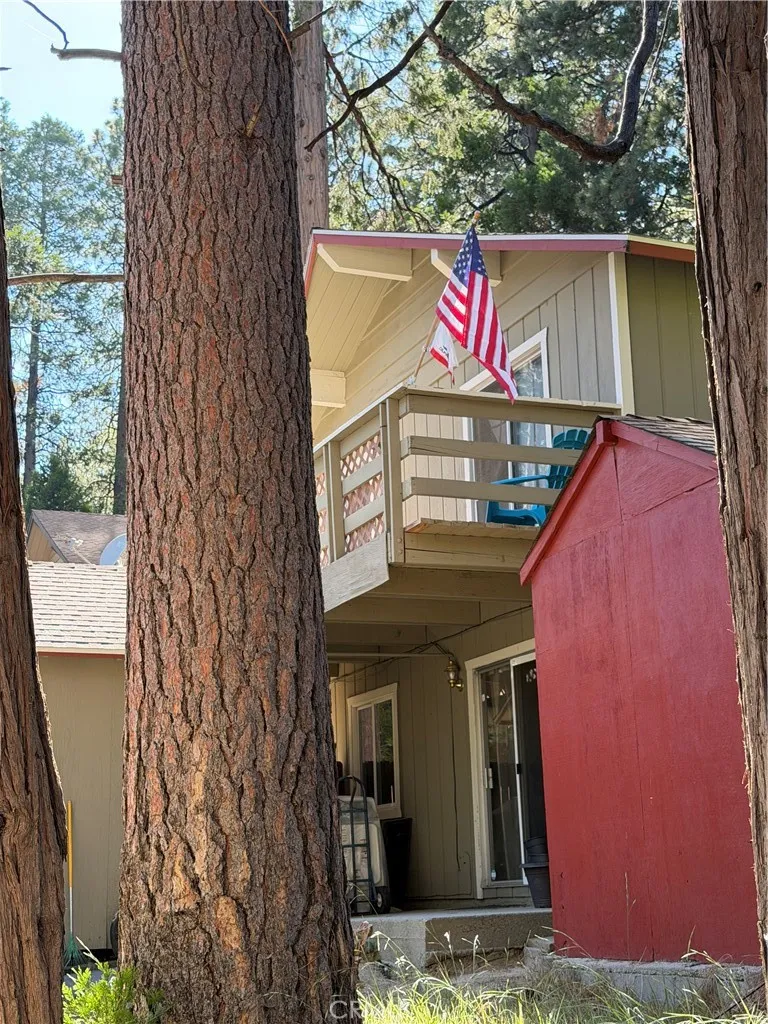 31861 Hollow Way Running Springs, CA 92382