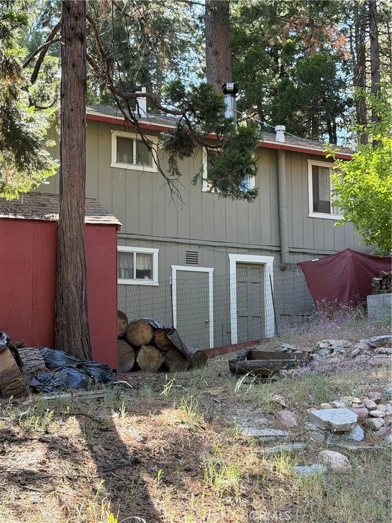31861 Hollow Way Running Springs, CA 92382