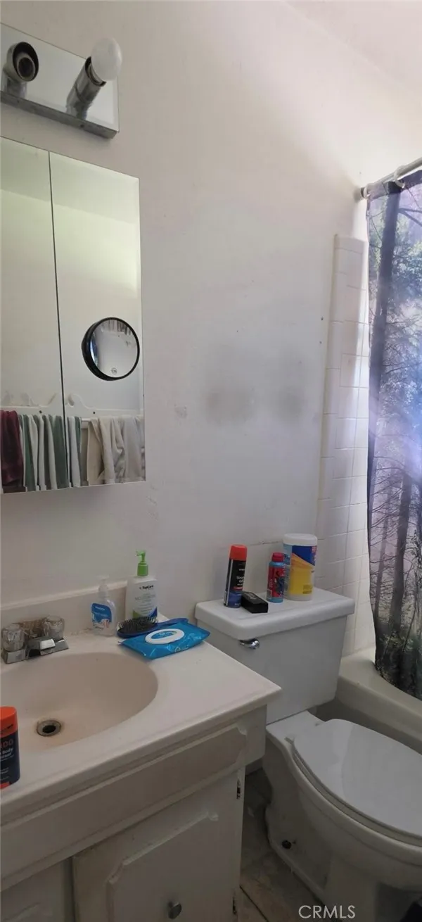 31861 Hollow Way Running Springs, CA 92382