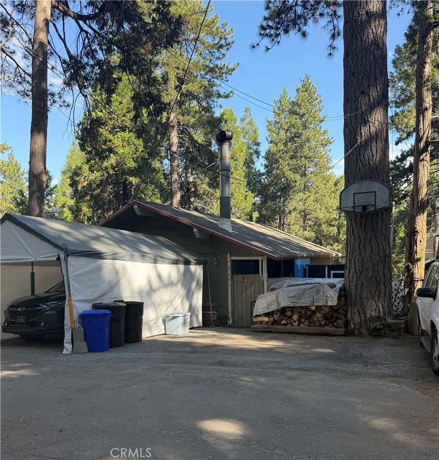 31861 Hollow Way Running Springs, CA 92382