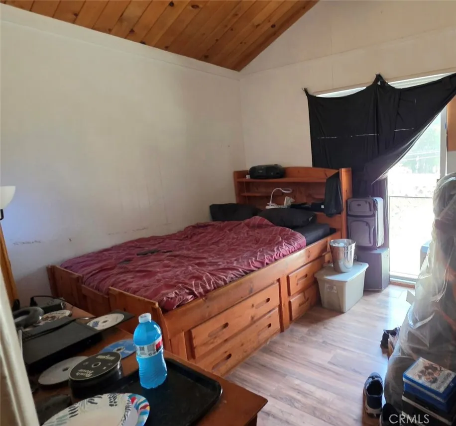 31861 Hollow Way Running Springs, CA 92382