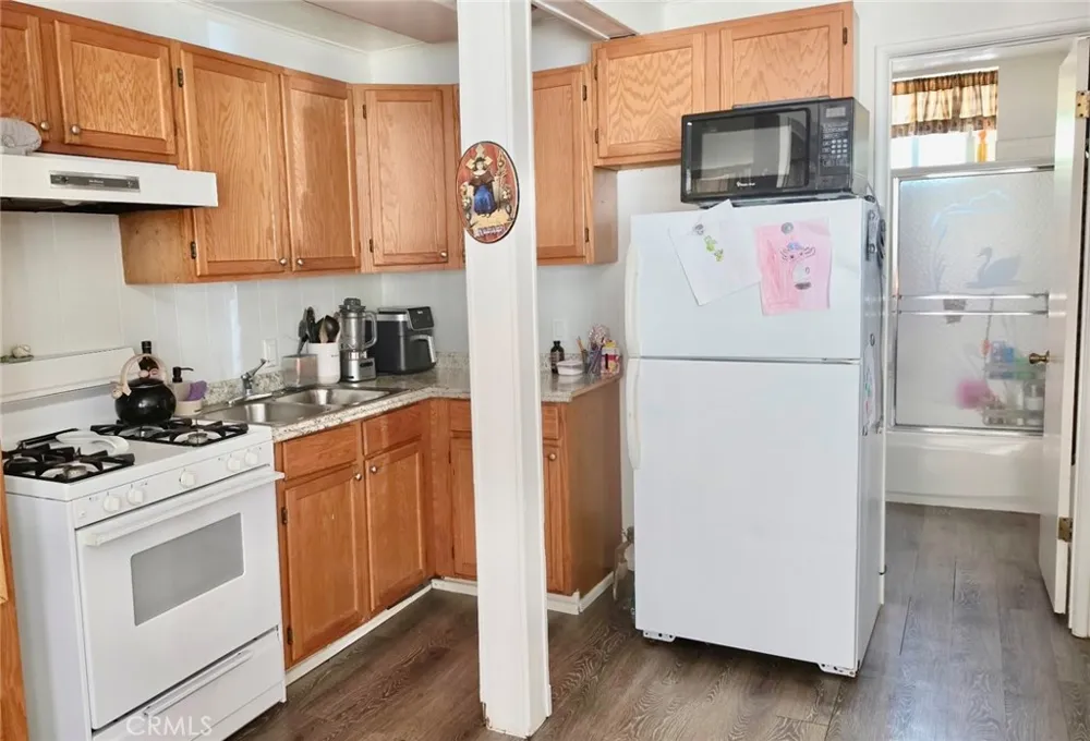 31861 Hollow Way Running Springs, CA 92382