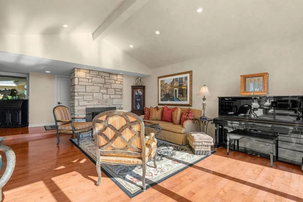 15333 Kennedy Road Los Gatos, CA 95032