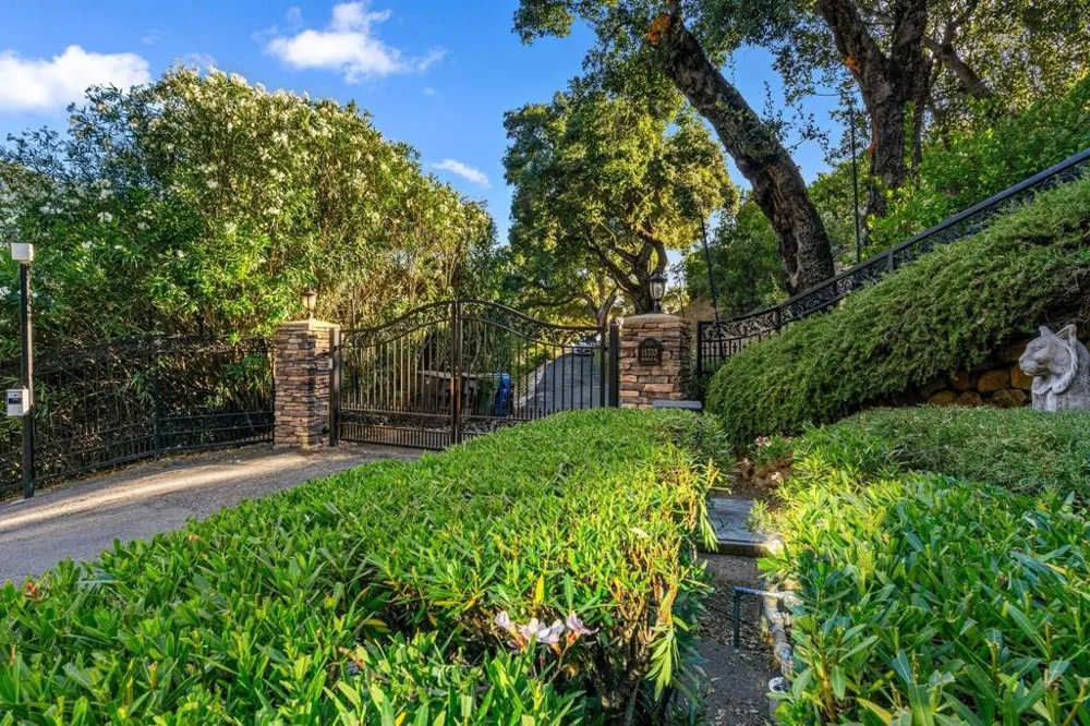 15333 Kennedy Road Los Gatos, CA 95032