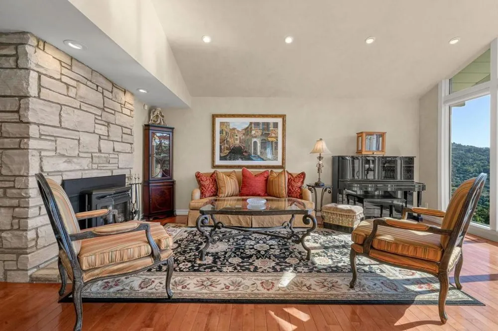 15333 Kennedy Road Los Gatos, CA 95032