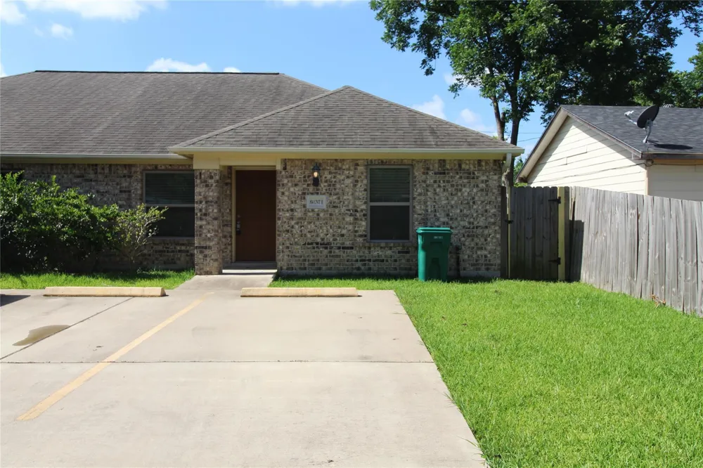 814 Mobile Drive #B Pasadena, TX 77506