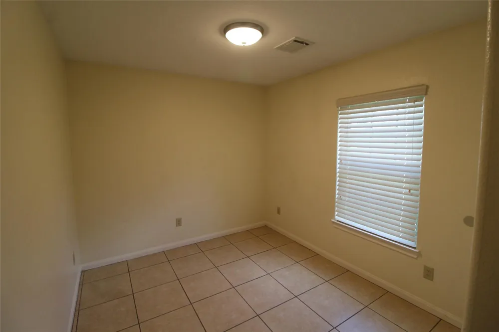 814 Mobile Drive #B Pasadena, TX 77506