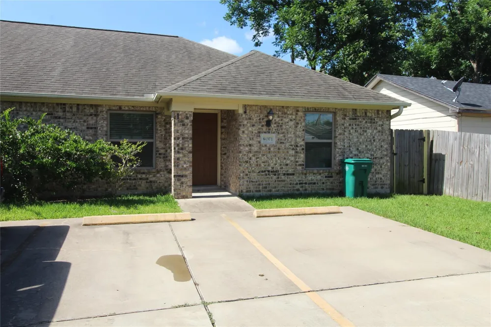 814 Mobile Drive #B Pasadena, TX 77506