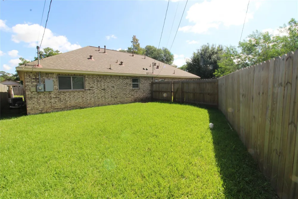 814 Mobile Drive #B Pasadena, TX 77506