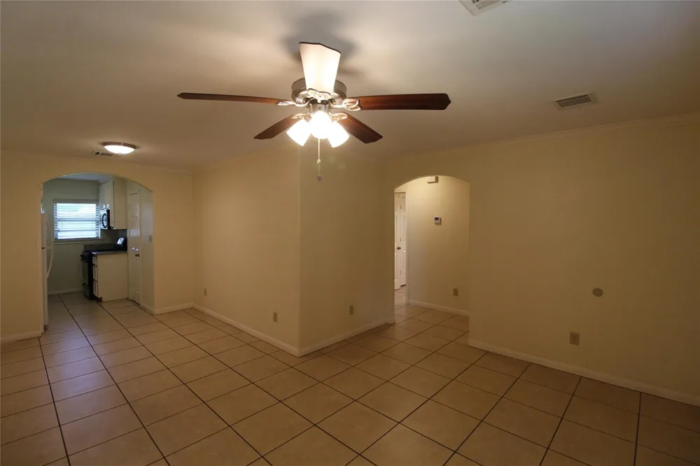 814 Mobile Drive #B Pasadena, TX 77506