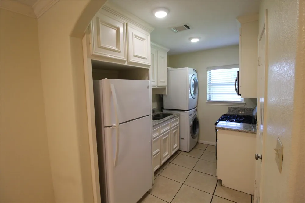 814 Mobile Drive #B Pasadena, TX 77506
