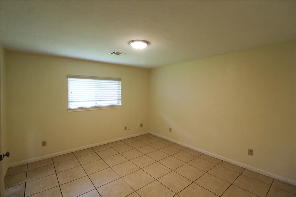 814 Mobile Drive #B Pasadena, TX 77506