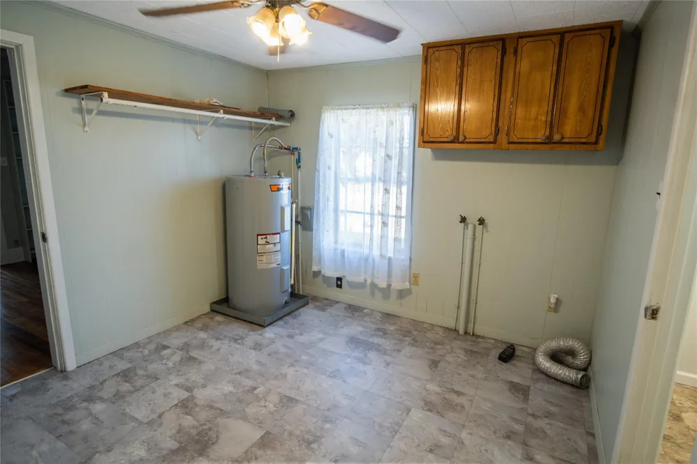 1977 E 7th Street High Island, TX 77623
