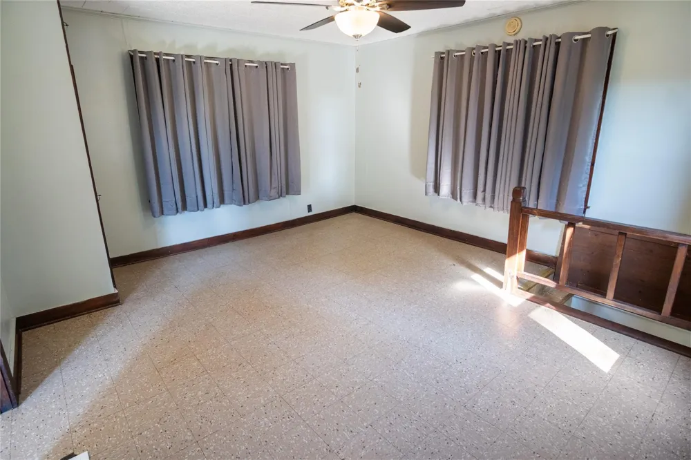 1977 E 7th Street High Island, TX 77623