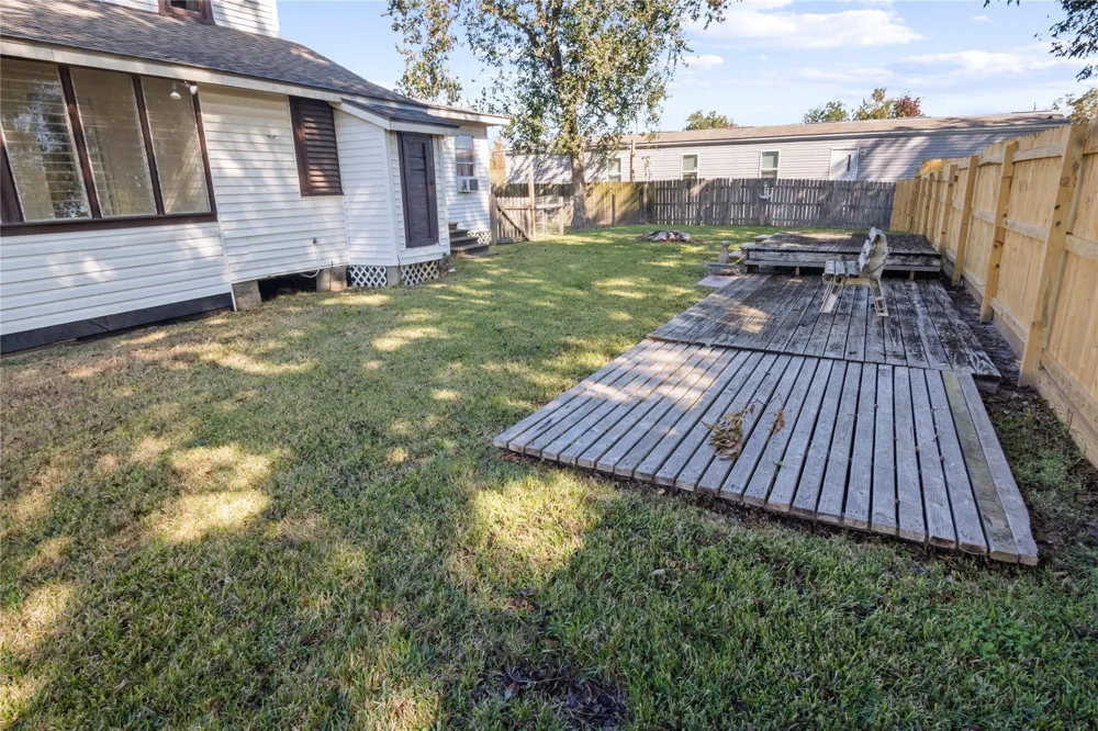 1977 E 7th Street High Island, TX 77623