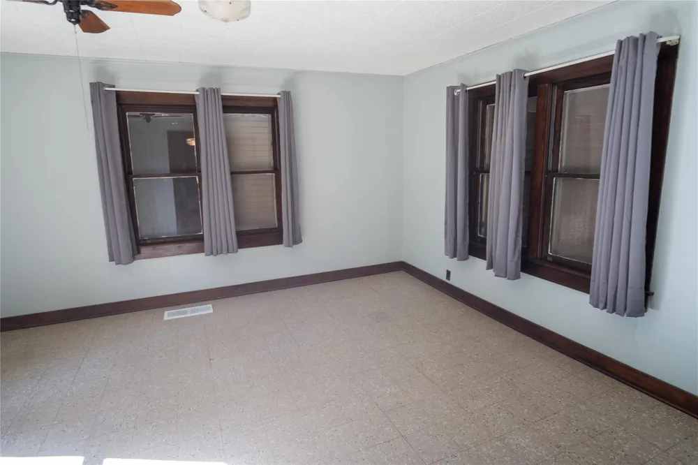 1977 E 7th Street High Island, TX 77623