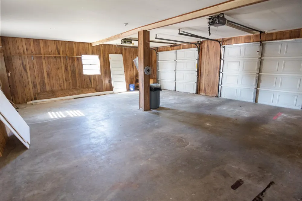 1977 E 7th Street High Island, TX 77623