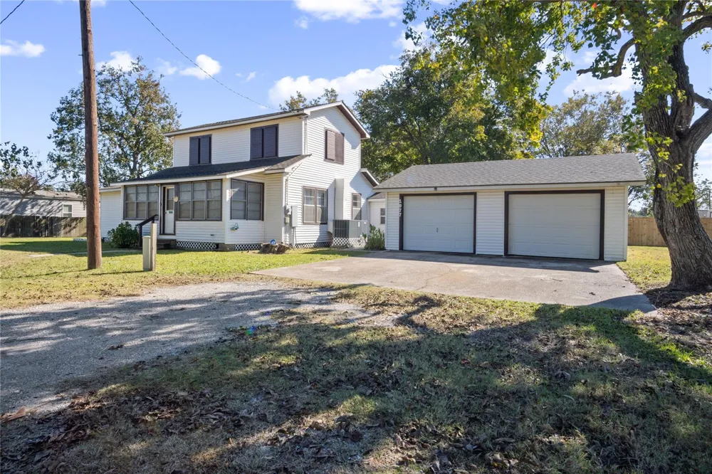 1977 E 7th Street High Island, TX 77623
